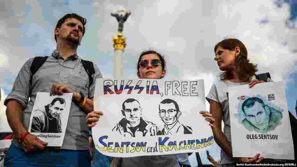 Киевские активисты на митинге за освобождение украинского режиссера Олега Сенцова и антифашиста Александра Кольченко из российских тюрем. Фото – Сергей Нужненко
